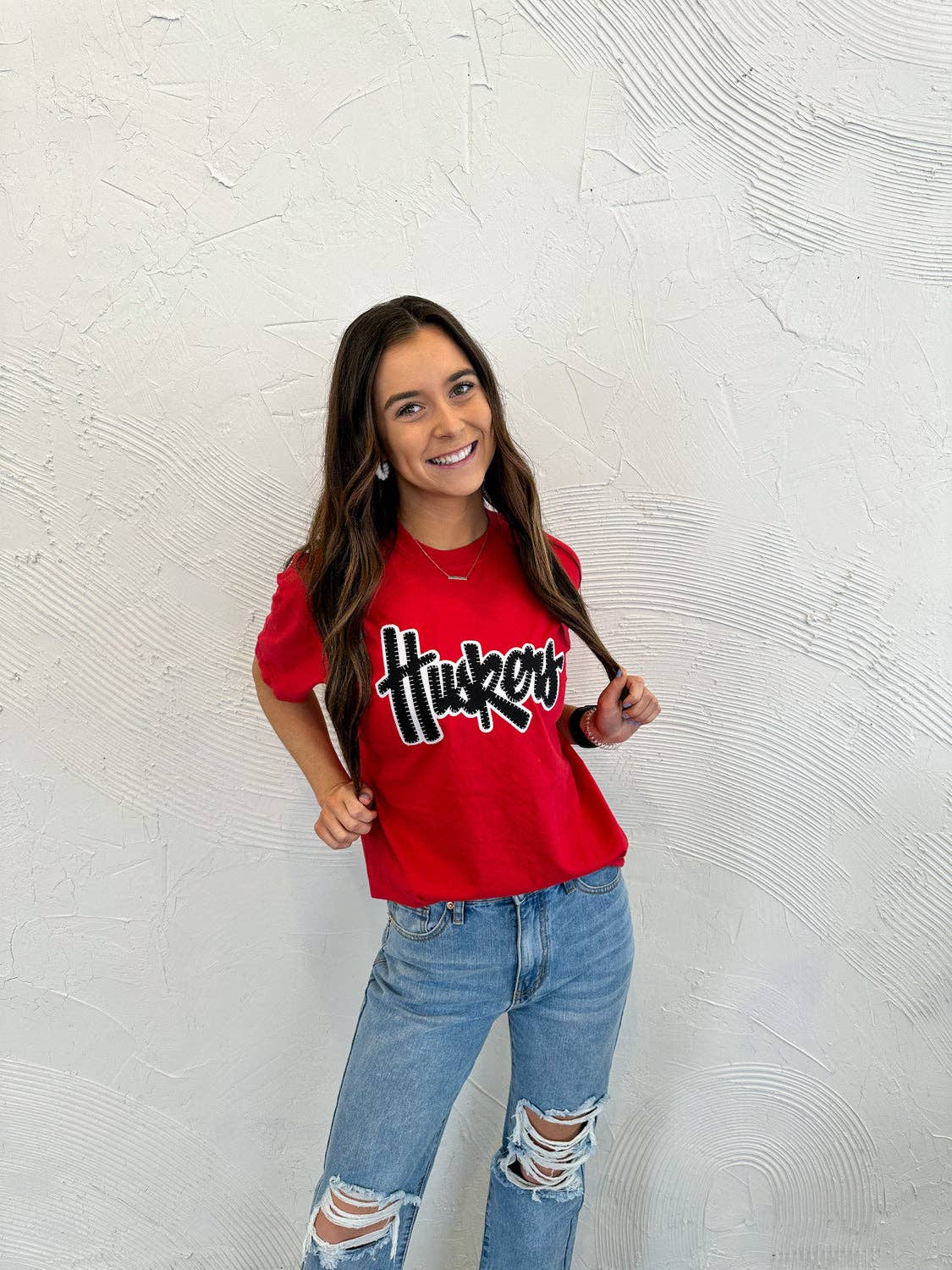 XLG-BLACK/ WHITE SPARKLE HUSKERS SCRIPT - RED TEE
